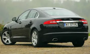 Jaguar XF: Wybór idealnego silnika - porównanie osiągów i ekonomii