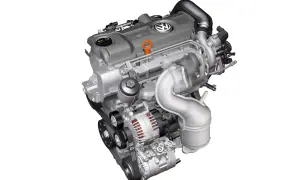 Nowoczesny silnik diesla Volkswagena z turbosprężarką i alternatorem.