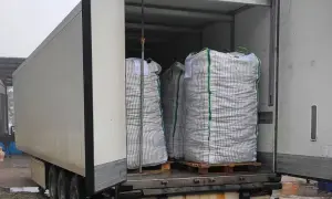 Jak zabezpieczyć big bagi na naczepie, aby uniknąć ich przesuwania