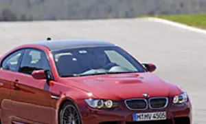 BMW E92 330i – niezwykłe osiągi, cechy i zużycie paliwa, które zaskakują