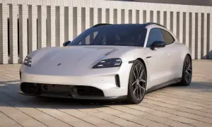 Biały Porsche Taycan Cross Turismo prezentuje się elegancko na tle nowoczesnej architektury.