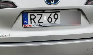 Jak zdjąć tablice rejestracyjne Toyota bezpiecznie i szybko - sprawdzona metoda