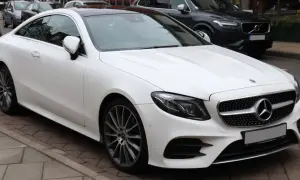 Mercedes E Klasa Coupe - osiągi, komfort i wady, które warto znać