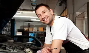 Serwis, przeglądy i naprawy auta kupionego na kredyt. Jak to wygląda w praktyce?