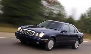 Mercedes-Benz E 320: Cechy, osiągi i komfort, które zachwycają