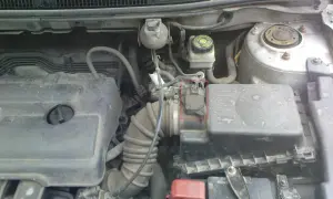Gdzie jest czujnik temperatury Toyota Corolla E12? Lokalizacja krok po kroku