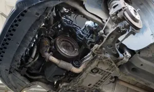 Jak wymontować rozrusznik Toyota Avensis T25 - poradnik dla początkujących