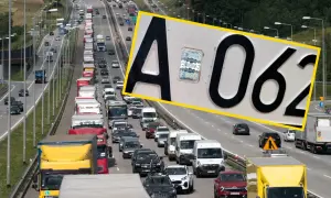 Korek na autostradzie, widać fragment tablicy rejestracyjnej z literami "A O" i cyframi "062".