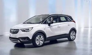 Biały Opel Grandland z parą w środku. Szukasz opinii na forum o tym modelu?