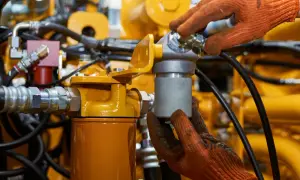 Jak odpowietrzyć siłownik hydrauliczny w samochodzie? - Kluczowe wskazówki