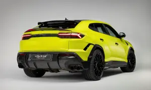 Jaskrawożółty Lambo Urus z czarnymi detalami i felgami, prezentujący sportowy tył z dyfuzorem i podwójnymi końcówkami wydechu.