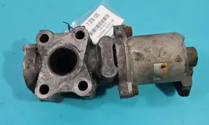 Zawór EGR Toyota Avensis 2.0 D4D. Objawy awarii mogą być różne, ale ten element jest kluczowy dla prawidłowej pracy silnika.