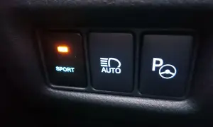 Toyota CHR: jak włączyć tryb sport szybko i skutecznie - poradnik