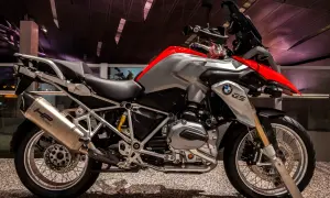 Motory BMW 1200: moc, osiągi i innowacje, które musisz znać