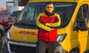 Ile naprawdę zarabia kierowca DHL? Sprawdź, czy to się opłaca!