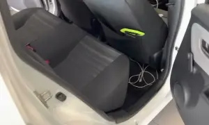 Jak łatwo rozłożyć tylną kanapę w Toyota Yaris: krok po kroku z poradami