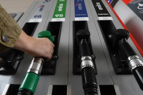 Jaki kolor ma diesel? Zaskakujące różnice w odcieniach paliwa