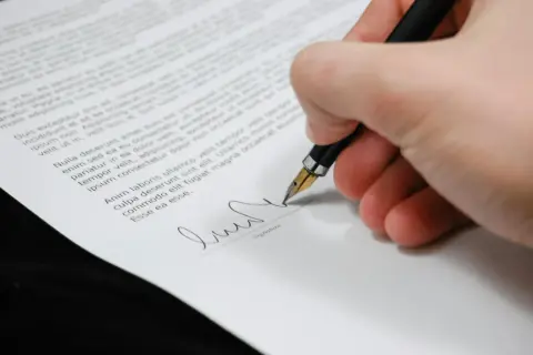Dokument kupna sprzedaży samochodu - jak przygotować?