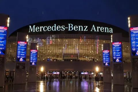 Mercedes-Benz Arena w Berlinie: historia, wydarzenia i dostępność