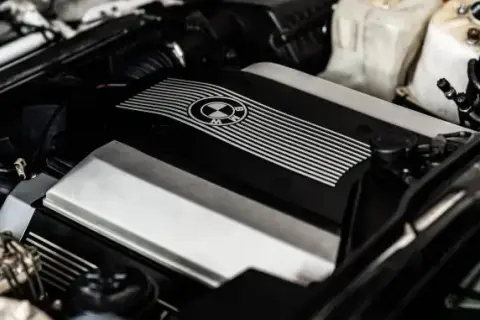 BMW E32 – historia, silniki, wyposażenie i wyjątkowy komfort jazdy
