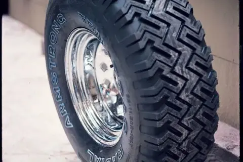 Jakie opony wybrać do Jeep WK z liftem 2 cale dla lepszej przyczepności