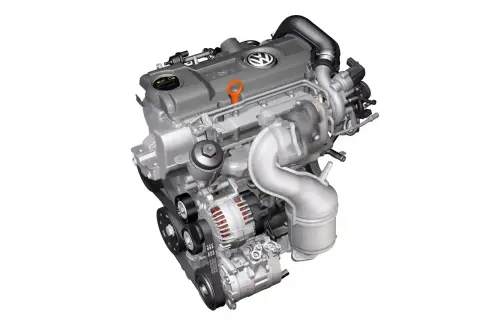 Nowoczesny silnik diesla Volkswagena z turbosprężarką i alternatorem.