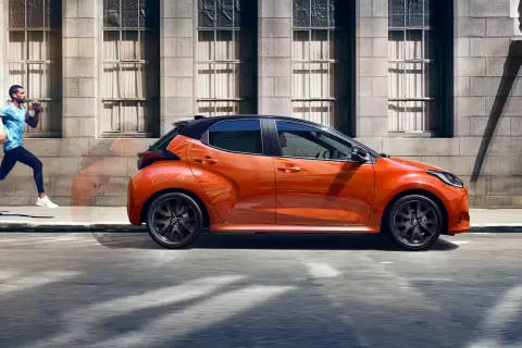 Jaki olej do Toyoty Yaris 1.3 benzyna: poznaj zalecenia ekspertów i producenta
