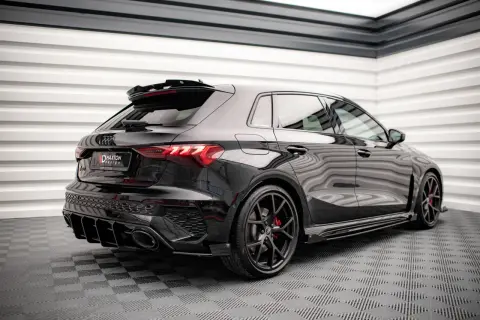 Czarny Audi RS3 z pakietem Maxton Design. Sprawdź aktualną audi rs3 cena i zamów tuning.