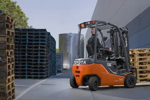 Zwiększ prędkość wózka elektrycznego Toyota: 5 skutecznych metod