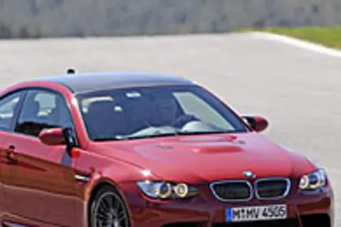 BMW E92 330i – niezwykłe osiągi, cechy i zużycie paliwa, które zaskakują