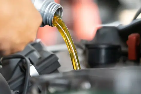 Jaki olej przy przebiegu 300 tys diesel, aby uniknąć problemów z silnikiem?