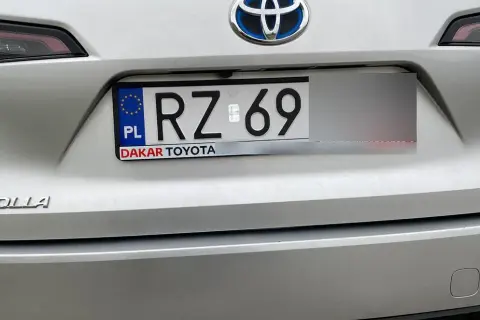 Jak zdjąć tablice rejestracyjne Toyota bezpiecznie i szybko - sprawdzona metoda