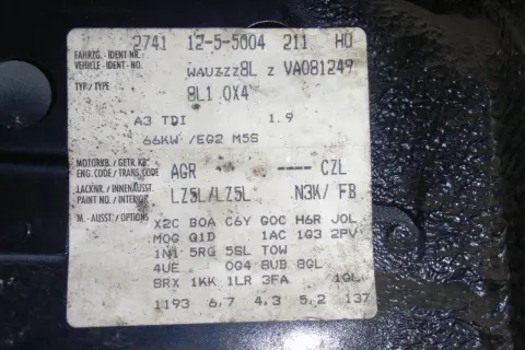 Gdzie dokładnie znajduje się kod silnika w Audi A3 8L? Sprawdź teraz!