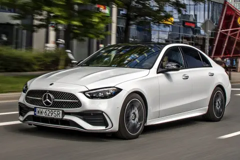 Mercedes-Benz Klasa C – historia, dane techniczne i wersje nadwozia