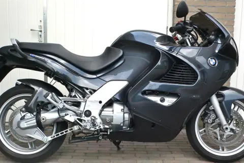 BMW K 1200 RS - moc i komfort w jednym. Co musisz wiedzieć?