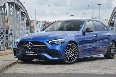 Najnowszy Mercedes Klasa C – luksus, technologia i bezpieczeństwo w jednym