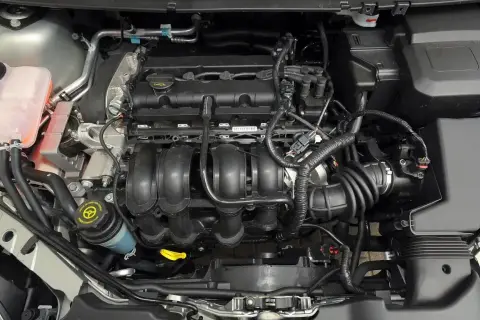 Silnik Ford Focus MK2, czysty i zadbany, gotowy do dalszej jazdy.