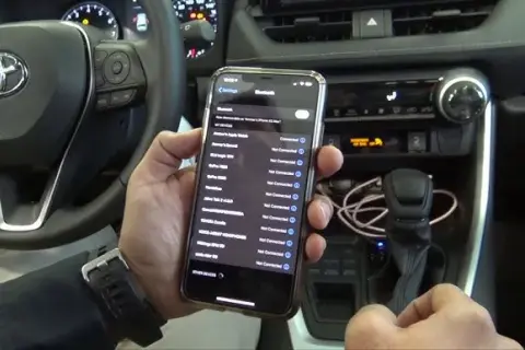 Jak połączyć telefon z Toyotą przez Bluetooth: Prosty poradnik