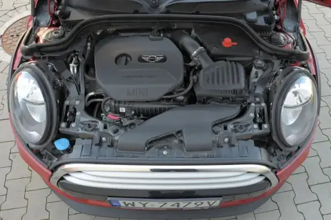 Silnik Mini One 1.4 benzyna. Widok komory silnika z turbosprężarką TwinPower Turbo.