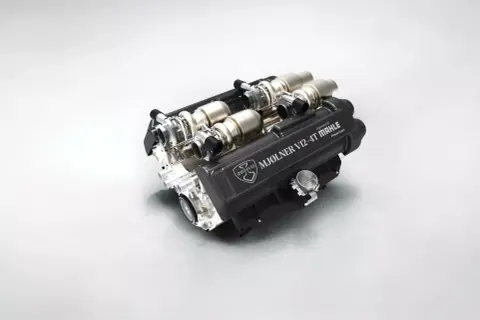 Potężny silnik V12-4T Mahle z turbosprężarkami, serce supersamochodu.