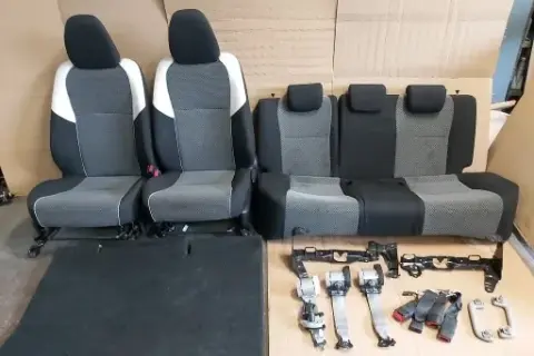 Jak wyjąć fotele Toyota Yaris samodzielnie: kompletna instrukcja krok po kroku