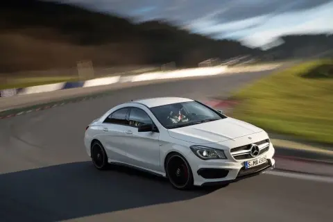 Mercedes CLA 45 AMG - wyjątkowe osiągi i luksus w kompaktowym stylu
