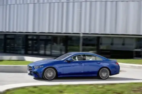 Mercedes-Benz CLS AMG: Osiągi, wyposażenie i porównanie modeli