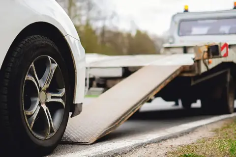 Holowanie automatu Mercedes – jak to zrobić bezpiecznie i skutecznie