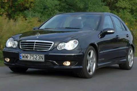 Mercedes C klasa W203: Komfort i wady, które mogą Cię zaskoczyć