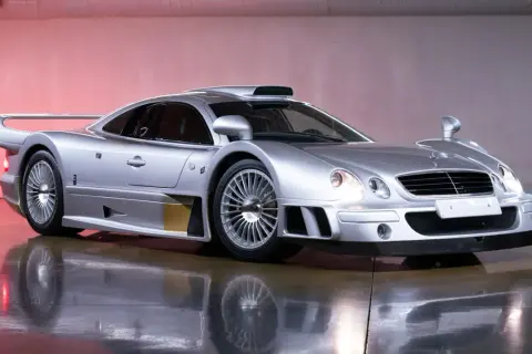 Mercedes-Benz CLK GTR AMG: Niezwykła historia ikony motoryzacji i jej osiągi