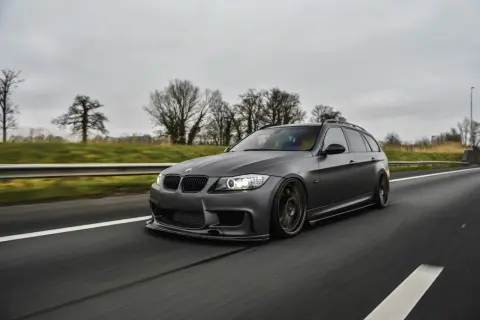 Tuning BMW E91: modyfikacje, które poprawią osiągi i wygląd auta
