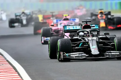 Przewodnik po Formule 1: jak obstawiać wyścigi samochodowe
