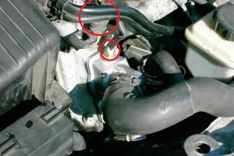 Lokalizacja czujnika temperatury silnika Opel Zafira - poradnik