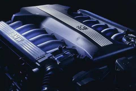 BMW z silnikiem V12: odkryj historię, modele i ich przyszłość